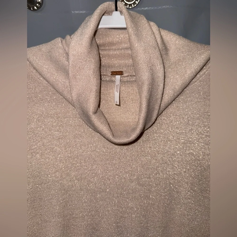 FREE PEOPLE ECRU/ BEIGE LONG SLEEVE GLAM METALLIC TURTLENECK SWEATER TOP  SZ S